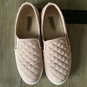 Woman’s slip on Steven Madden, Size 10